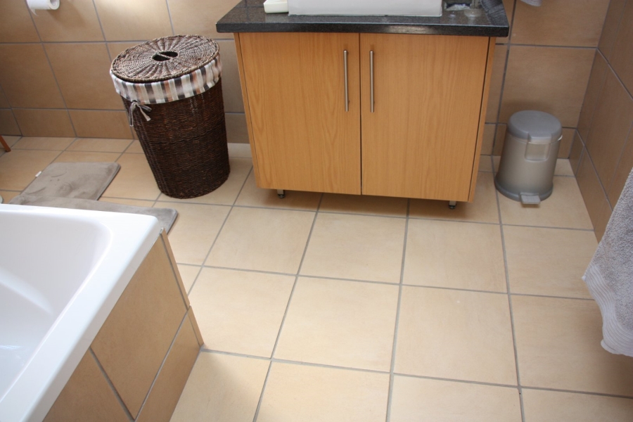 2 Bedroom Property for Sale in Langenhovenpark Free State